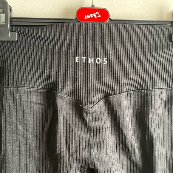 Ethos Ribbed Seamless Leggings - Picture 5 of 7